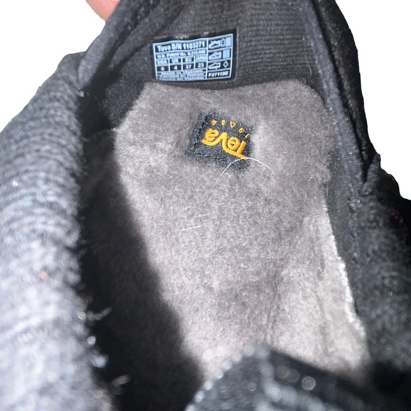 Women Teva Ember Moc Shearling sneakers in black size 6 slip on sneaker - Picture 3 of 6